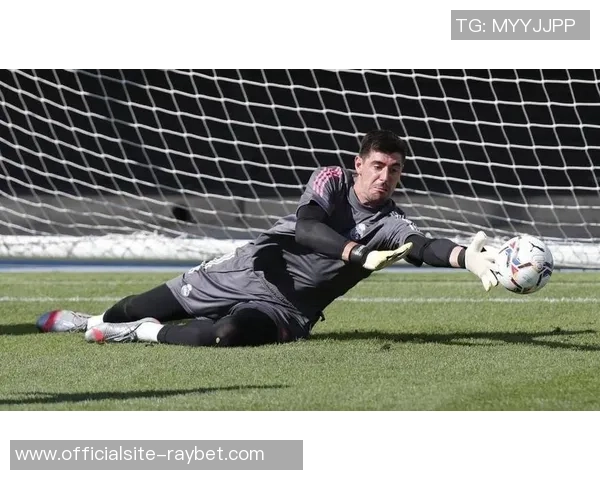 库尔图瓦：守护球门的传奇门将与他的辉煌职业生涯探秘